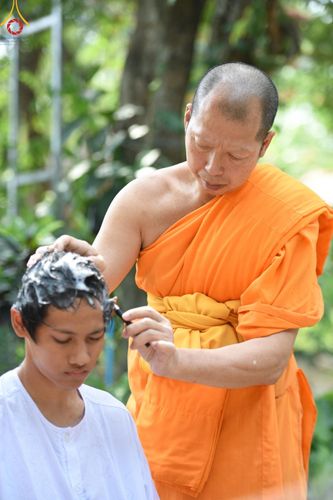 ภาพ No.135196:พิธีตัดปอยผม, พิธีขอขมารับผ้าไตร, พิธีบรรพชา, พิธีถวายบาตร ในโครงการบรรพชาสามเณร ฟื้นฟูพระพุทธศาสนาทั่วไทย  ณ ศูนย์ปฏิบัติธรรมบุญประสาน ต.พญาเย็น อ.ปากช่อง จ.นครราชสีมา วันที่ 5 เมษายน พ.ศ. 2567
