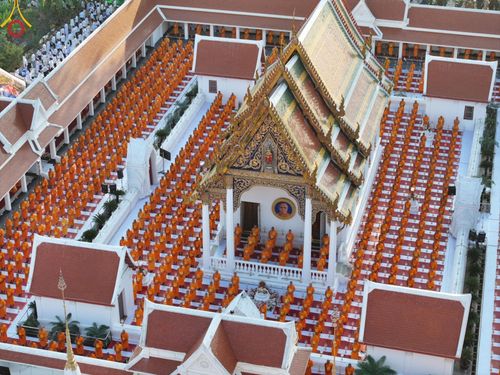 ภาพ No.197122:พิธีจุดประทีปถวายเป็นพุทธบูชา และบูชาธรรมมหาปูชนียาจารย์ ณ วัดโบสถ์(บน) ตำบลบางคูเวียง อำเภอบางกรวย จังหวัดนนทบุรี ในโครงการธรรมยาตรา กตัญญูบูชา มหาปูชนียาจารย์ พระมงคลเทพมุนี(สด จนฺทสโร) พระผู้ปราบมาร อนุสรณ์สถาน 7 แห่ง ปีที่ 13 วันที่ 18 มกราคม พ.ศ. 25