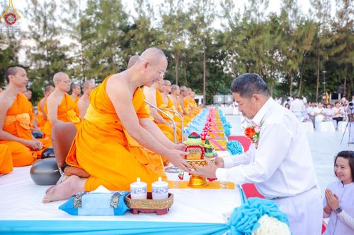 ภาพ No.192933:พิธีตักบาตรพระธรรมยาตรา ณ อนุสรณ์สถานคลองบางนางแท่น อ.สามพราน จ.นครปฐม ในโครงการธรรมยาตรา กตัญญูบูชา มหาปูชนียาจารย์ พระมงคลเทพมุนี(สด จนฺทสโร) พระผู้ปราบมาร อนุสรณ์สถาน 7 แห่ง ปีที่ 13 วันที่ 11 มกราคม พ.ศ.2568