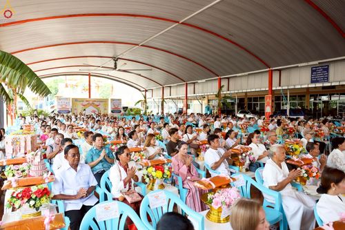 ภาพ No.252570:วันที่ 11 ตุลาคม พ.ศ. 2568 พิธีทอดกฐินสามัคคีทั่วไทย 30,000 วัด โดยคณะศิษยานุศิษย์ บูชาธรรม 81 ปี หลวงพ่อธัมมชโย ณ วัดมงคลพุกการาม ต. คลองสี่  อ.คลองหลวง จ.ปทุมธานี