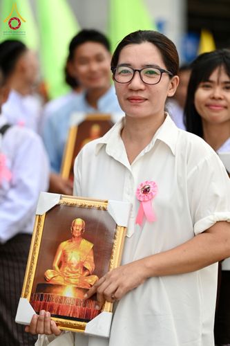 ภาพ No.143651:พิธีถวายผ้าไตร, สวดธรรมจักร, ปฏิบัติธรรม และฟังแสดงพระธรรมเทศนา ภาษาเมียนมา โดยมีสาธุชนชาวเมียนมากว่า 4,000 คน เข้าร่วมพิธี ณ มหารัตนวิหารคด วัดพระธรรมกาย วันอาทิตย์ที่ 7 กรกฎาคม พ.ศ. 2567