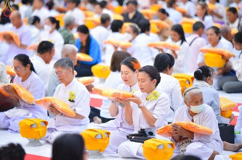 ภาพ No.184491:พิธีขอขมา มอบบาตรผ้าไตร บรรพชา อุปสมบท  ในโครงการอุปสมบทบูชาธรรมมหาปูชนียาจารย์ ณ วัดกลางพระอารามหลวง อ.เมืองบุรีรัมย์ จ.บุรีรัมย์ วันศุกร์ที่ 6 ธันวาคม พ.ศ. 2567