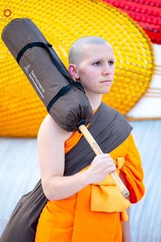 ภาพ No.186900:พระธรรมยาตราปฏิบัติธรรม และถ่ายภาพหมู่ประวัติศาสตร์ ปีที่ 13 ณ ลานทิศตะวันออก มหาวิหารพระมงคลเทพมุนี วัดพระธรรมกาย จ.ปทุมธานี วันเสาร์ที่ 28 ธันวาคม พ.ศ. 2567