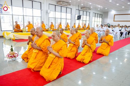 ภาพ No.276664:วันเสาร์ที่ 6 ธันวาคม พ.ศ. 2568 พิธีมุทิตาสักการะ เนื่องในโอกาสที่พระเดชพระคุณพระพรหมดิลก เจ้าอาวาสวัดสามพระยา วรวิหาร เมตตาเป็นประธานในพิธีตั้งฐานานุกรมใน พระราชวิเทศวชิรเวที (บัณฑิต วรปญฺโญ) ผู้ช่วยเจ้าอาวาสวัดพระธรรมกาย (ไวโรจน์ วิโรจโน) ผู้ช่วยเจ้าอา