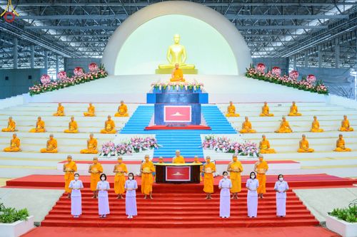 ภาพ No.83797:พิธีมอบโล่เกียรติยศ โครงการผู้นำแสงสว่างออนไลน์ ประจำปี 2565 ในวันอาทิตย์ที่ 2 กรกฎาคม พ.ศ. 2566 ณ วัดพระธรรมกาย