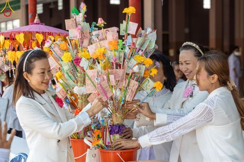 ภาพ No.189835:พิธีทอดผ้าป่าทำนุบำรุงศาสนสถาน ณ วัดอัมพวัน ต.สองพี่น้อง อ.สองพี่น้อง จ.สุพรรณบุรี ในโครงการธรรมยาตรา กตัญญูบูชา มหาปูชนียาจารย์ พระมงคลเทพมุนี(สด จนฺทสโร) พระผู้ปราบมาร อนุสรณ์สถาน 7 แห่ง ปีที่ 13 วันที่ 5 มกราคม พ.ศ. 2568