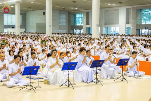 ภาพ No.209514:วันอาทิตย์ที่ 2 มีนาคม พ.ศ. 2568 พิธีบูชาข้าวพระ ณ สภาธรรมกายสากล วัดพระธรรมกาย
