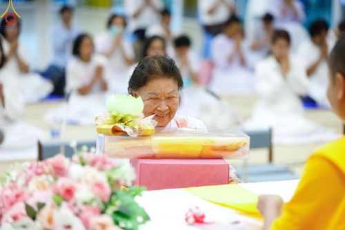 ภาพ No.127740:พิธีถวายภัตตาหารเป็นสังฆทาน แด่คณะพระธรรมยาตราฯ ในโครงการธรรมยาตราอัญเชิญพระบรมสารีริกธาตุ ประดิษฐาน ณ มหารัตนเจดีย์สิริปทุมสวรรค์ อ.บางกล่ำ จ.สงขลา วันที่ 8 มีนาคม พ.ศ. 2567