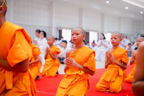 ภาพ No.135253:พิธีขอขมารับผ้าไตร, พิธีบรรพชา ในโครงการบรรพชาสามเณร ฟื้นฟูพระพุทธศาสนาทั่วไทย ณ ศูนย์อบรมเยาวชนกาญจนบุรี วันที่ 6 เมษายน พ.ศ. 2567