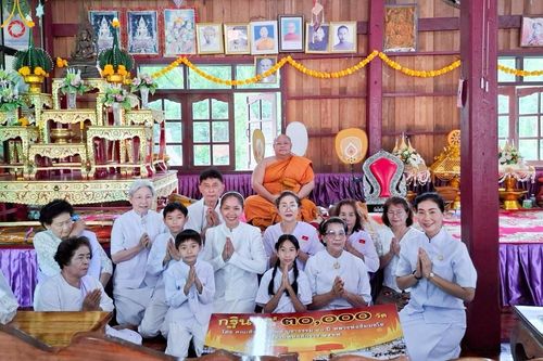 พิธีทอดกฐิน ณ วัดโคกสว่างสามัคคี อ.เมืองเพชรบูรณ์ จ.เพชรบูรณ์ ในโครงการกฐินสามัคคีทั่วไทย 30,000 วัด บูชาธรรม 80 ปี หลวงพ่อธัมมชโย โดย คณะศิษยานุศิษย์วัดพระธรรมกาย วันที่ 20 ตุลาคม พ.ศ. 2567