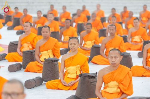 ภาพ No.191663:พระธรรมยาตราปฏิบัติธรรม และถ่ายภาพหมู่ประวัติศาสตร์ ณ อนุสรณ์สถานคลองบางนางแท่น อ.สามพราน จ.นครปฐม ในโครงการธรรมยาตรา กตัญญูบูชา มหาปูชนียาจารย์ พระมงคลเทพมุนี(สด จนฺทสโร) พระผู้ปราบมาร อนุสรณ์สถาน 7 แห่ง ปีที่ 13 วันที่ 8 มกราคม พ.ศ. 2568