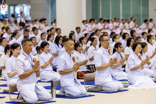 ภาพ No.233745:วันเสาร์ที่ 19 กรกฎาคม พ.ศ.2568 วันมหารำลึก ครั้งที่ 35 พิธีรำลึกถึงนักสร้างบารมี , พิธีสวดพระพุทธมนต์ , พิธีทอดผ้าบังสกุลและถวายไทยธรรม วัดพระธรรมกาย