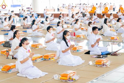 ภาพ No.102204:พิธีบุพเปตพลี ครั้งที่ 144 อุทิศบุญแด่หมู่ญาติที่ล่วงลับไปแล้ว และสืบทอดอายุพระพุทธศาสนา วันอังคารที่ 12 ธันวาคม พ.ศ. 2566 (วันพระแรม 15 ค่ำ เดือน 12) ณ หอฉันคุณยายอาจารย์ฯ วัดพระธรรมกาย