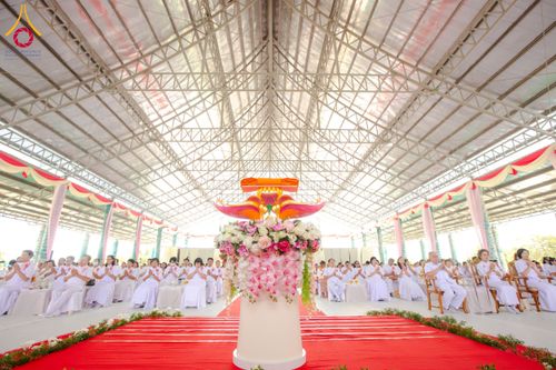 ภาพ No.175093:พิธีทอดกฐินสถาปนา แผ่นสิริฉะทะนะรัสมี(หลังคา) อาคาร 80 ปี หลวงพ่อธัมมชโย ณ ศูนย์ปฏิบัติธรรมวิหารแดง จ.สระบุรี วันเสาร์ที่ 9 พฤศจิกายน พ.ศ. 2567