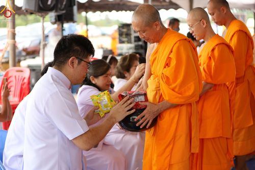 ภาพ No.91374:พิธีทอดผ้าป่ายกยอดดอกบัวสิริปทุมทิพย์  ประดิษฐาน ณ ปทุมเจดีย์  (เจดีย์พระพุทธเจ้า ๕ พระองค์) ณ ศูนย์อบรมเยาวชนจังหวัดปัตตานี 22 ตุลาคม พ.ศ.2566