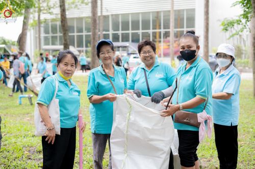 ภาพ No.145931:ชมรมจิตอาสาอนุรักษ์สิ่งแวดล้อม รับบุญทำความสะอาดบริเวณโบสถ์พระไตรปิฎก วัดพระธรรมกาย จ.ปทุมธานี วันที่ 25 กรกฎาคม พ.ศ. 2567