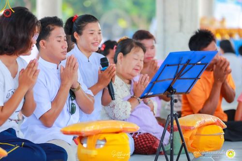 ภาพ No.135638:พิธีขอขมารับผ้าไตร , พิธีบรรพชา ในโครงการบรรพชาสามเณร ฟื้นฟูพระพุทธศาสนาทั่วไทย  ณ ศูนย์ปฏิบัติธรรมสวนผึ้ง จ.ราชบุรี วันที่ 4 เมษายน พ.ศ. 2567
