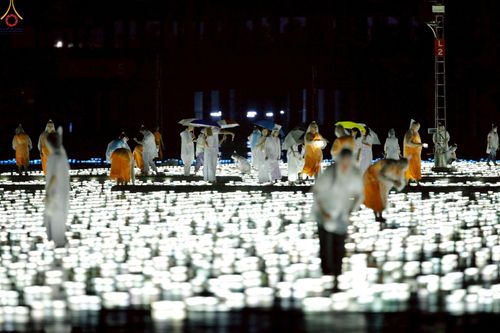 ภาพ No.244184:วันที่ 7 กันยายน พ.ศ. 2568 พิธีจุดประทีป วันครูผู้ค้นพบวิชชาธรรมกาย ณ ลานธรรมฯ และวิหารคด วัดพระธรรมกาย