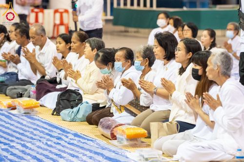 ภาพ No.202280:พิธีถวายภัตตาหารเป็นสังฆทาน แด่พระธรรมยาตรา ณ วัดพระธรรมกาย ตำบลคลองสาม อำเภอคลองหลวง จังหวัดปทุมธานี ในโครงการธรรมยาตรา กตัญญูบูชา มหาปูชนียาจารย์ พระมงคลเทพมุนี(สด จนฺทสโร) พระผู้ปราบมาร อนุสรณ์สถาน 7 แห่ง ปีที่ 13 วันที่ 27 มกราคม พ.ศ. 2568