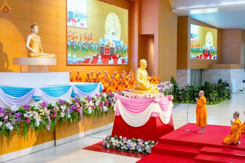 ภาพ No.251534:วันที่ 10 ตุลาคม พ.ศ. 2568 พิธีทอดผ้าป่าสมทบกฐินวัดพระธรรมกาย และสมทบกฐิน 30,000 กว่าวัดทั่วประเทศ ครั้งที่ 3 ณ สภาธรรมกายสากล วัดพระธรรมกาย