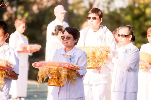 ภาพ No.252212:วันที่ 4-5 ตุลาคม พ.ศ. 2568  วัดพระธรรมกายแคลิฟอร์เนีย ประเทศสหรัฐอเมริกา ได้จัดพิธีตัดปอยผม โดยคณะสงฆ์ ญาติ ๆ และสาธุชน ให้กับนาคธรรมทายาท 8 ท่าน และได้จัดพิธีบรรพชา-อุปสมบท ฉลองพิธีทอดกฐินบรมจักรพรรดิ สร้างอุโบสถ 82 ปี บูชาธรรมหลวงพ่อธัมมชโย