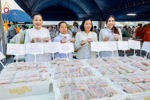 ภาพ No.200844:พิธีถวายภัตตาหารเป็นสังฆทาน แด่พระธรรมยาตรา ณ อนุสรณ์สถานบางปลา วัดบางปลา อำเภอบางเลน จังหวัดนครปฐม ในโครงการธรรมยาตรา กตัญญูบูชา มหาปูชนียาจารย์ พระมงคลเทพมุนี(สด จนฺทสโร) พระผู้ปราบมาร อนุสรณ์สถาน 7 แห่ง ปีที่ 13 วันที่ 24 มกราคม พ.ศ. 2568