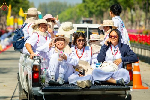 ภาพ No.198697:V.50 สารพัดV สารพัดดี ที่ธรรมยาตรา ในโครงการธรรมยาตรา กตัญญูบูชา มหาปูชนียาจารย์ พระมงคลเทพมุนี(สด จนฺทสโร) พระผู้ปราบมาร อนุสรณ์สถาน 7 แห่ง ปีที่ 13 ระหว่างวันที่ 2-31 มกราคม พ.ศ. 2568