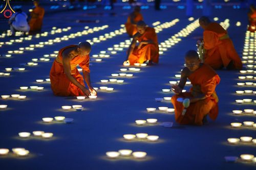 ภาพ No.154787:พิธีจุดประทีป, พิธีฉลองชัยสวดมนต์บทธัมมจักกัปปวัตนสูตร ณ มหารัตนวิหารคด วัดพระธรรมกาย วันอังคารที่ 17 กันยายน พ.ศ. 2567