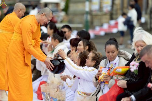 ภาพ No.270840:วันอาทิตย์ที่ 19 ตุลาคม พ.ศ. 2568 พิธีทอดกฐิน “หนึ่งไม่มีสอง” วัดพระธรรมกายนิวคาสเซิล เมืองนิวคาสเซิล ประเทศอังกฤษ 