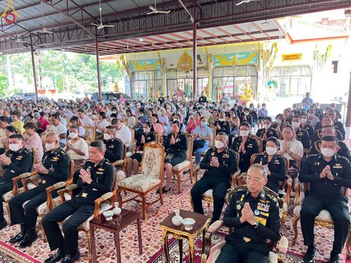 ภาพ No.92807:พิธีประเพณีตักบาตรเทโวโรหณะ พิธีทอดกฐิน และพิธีกรานกฐิน ณ วัดบางบัว แขวงอนุสาวรีย์ เขตบางเขน กรุงเทพมหานคร วันที่ 5 พฤศจิกายน พ.ศ. 2566