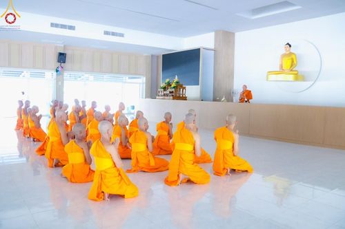 ภาพ No.186432:พิธีตัดปอย ปลงผม เวียนประทักษิณ  มอบบาตรผ้าไตร ขอขมาผู้ปกครอง และพิธีบรรพชาอุปสมบท  โครงการอุปสมบทหมู่บูชาธรรมมหาปูชนียาจารย์  ประจำปี 2567 ณ ศูนย์ปฏิบัติธรรมภาคใต้และวัดคงคาเลียบ อ.บางกล่ำ จ.สงขลา วันอาทิตย์ที่ 8 ธันวาคม พ.ศ. 2567