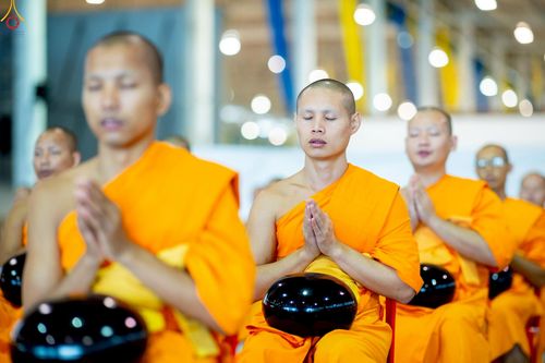 ภาพ No.240374:วันพุธที่ 27 สิงหาคม พ.ศ. 2568 พิธีตักบาตร ในวันธรรมชัย ณ วัดพระธรรมกาย จ.ปทุมธานี