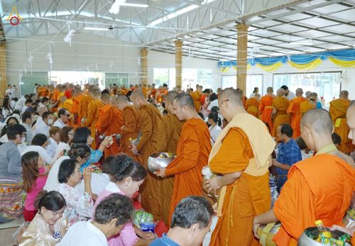 ภาพ No.80899:พิธีตักบาตรพระ ๒๑๖ รูป และ พิธีถวายมหาสังฆทาน ๕๒ วัด ฉลองครบรอบ ๑๖ ปี ธุดงคสถานพรรัตนแพร่ วันอังคารที่ ๙ พฤษภาคม พ.ศ.๒๕๖๖ ณ ธุดงคสถานพรรัตนะ อำเภอวังชิ้น จังหวัดแพร่