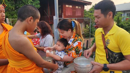 ภาพ No.61763:Photo Story พะเยาสว่างแล้ว กิจวัตรสามเณร โครงการบรรพชาสามเณร ฟื้นฟูพระพุทธศาสนาทั่วไทย  ณ ศูนย์ส่งเสริมศีลธรรมจังหวัดพะเยา โบราณสถานพระธาตุจอมทอง ต.บ้านต๋อม อ.เมือง จ.พะเยา