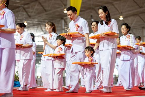 ภาพ No.277457:วันอาทิตย์ต้นเดือนที่ 7 ธันวาคม พ.ศ.2568 พิธีทอดผ้าป่าต้นสมบัติจักรพรรดิ ณ สภาธรรมกายสากล วัดพระธรรมกาย