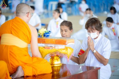 ภาพ No.208340:พิธีสวดพระพุทธมนต์ และถวายภัตตาหารเมนูสวรรค์แด่พระภิกษุ สามเณร วันที่ 15 กุมภาพันธ์ พ.ศ. 2568 ณ หอฉันคุณยายอาจารย์ฯ วัดพระธรรมกาย