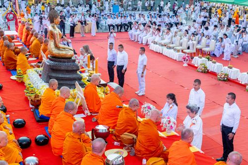 ภาพ No.312694:วันอาทิตย์ที่ 8 มีนาคม พ.ศ.2569 ทำบุญเมืองนครราชสีมา 558 ปี ตักบาตรพระ 10,000 รูป (ภาพชุดที่ 2)