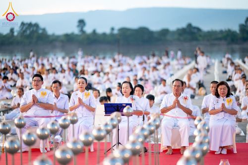 ภาพ No.162247:พิธีจุดประทีปโคมลาน ถวายเป็นพุทธบูชา สร้างความสว่างไสวให้กับแผ่นดินด้วยแสงธรรม วันพฤหัสบดีที่ 17 ตุลาคม พ.ศ. 2567 ณ พุทธอุทยานนานาชาติ จังหวัดหนองคาย