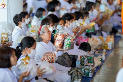 ภาพ No.86814:พิธีตักบาตร , พิธีบูชาข้าวพระ , พิธีจุดเทียนใจ ไฟนิรันดร์ อนันตชัย ในวันอาทิตย์ต้นเดือน 3 กันยายน พ.ศ. 2566 ณ วัดพระธรรมกาย