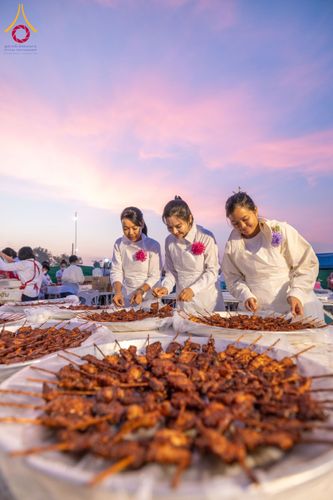 ภาพ No.201408:พิธีถวายภัตตาหารเป็นสังฆทาน แด่พระธรรมยาตรา ณ อนุสรณ์สถานบางปลา วัดบางปลา อำเภอบางเลน จังหวัดนครปฐม ในโครงการธรรมยาตรา กตัญญูบูชา มหาปูชนียาจารย์ พระมงคลเทพมุนี(สด จนฺทสโร) พระผู้ปราบมาร อนุสรณ์สถาน 7 แห่ง ปีที่ 13 วันที่ 25 มกราคม พ.ศ. 2568