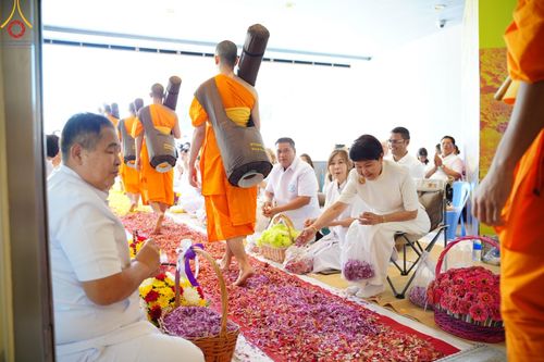 ภาพ No.188398:พิธีต้อนรับพระธรรมยาตรา ในโครงการธรรมยาตรา กตัญญูบูชา มหาปูชนียาจารย์ พระมงคลเทพมุนี(สด จนฺทสโร) พระผู้ปราบมาร อนุสรณ์สถาน 7 แห่ง ปีที่ 13 วันที่ 2 มกราคม พ.ศ. 2568 ณ วัดพระธรรมกาย จ.ปทุมธานี