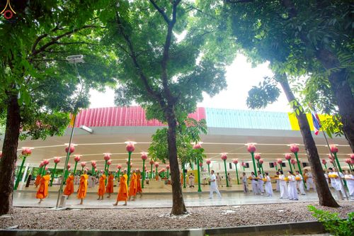 ภาพ No.227337:วันเสาร์ที่ 31 พฤษภาคม พ.ศ. 2568 พิธีเวียนประทักษิณรอบพระอุโบสถ ในพิธีอุปสมบท สามเณรเตรียม DCI รุ่นที่ 22 ณ อุโบสถพระไตรปิฎก วัดพระธรรมกาย