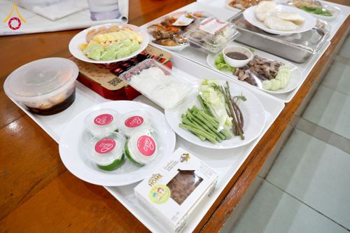 ภาพ No.262656:วันที่ 18,25 ตุลาคม พ.ศ. 2568 พิธีถวายภัตตาหารเมนูสวรรค์ เพื่อการบรรลุธรรม ณ หอฉันคุณยายอาจารย์ฯ วัดพระธรรมกาย