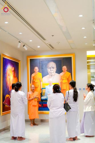 ภาพ No.327657:วันที่ 1-6 พฤษภาคม พ.ศ.2569 ต้อนรับชาวต่างชาติ พระภิกษุ คณะชาวเมียนมาร์  อุบาสิกาชาวอินเดีย เยี่ยมชมวัดพระธรรมกายและสักการะพระมหาธรรมกายเจดีย์