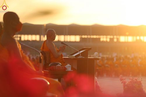 ภาพ No.105220:พิธีตักบาตรฉลองพระบวชใหม่ รุ่นบูชาธรรมมหาปูชนียาจารย์ และต้อนรับศักราชใหม่ วันจันทร์ที่ 1 มกราคม พ.ศ. 2567 ณ ลานธรรมพระมหาธรรมกายเจดีย์ วัดพระธรรมกาย