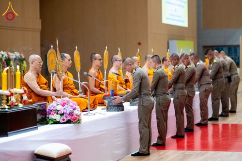 ภาพ No.208936:พระบาทสมเด็จพระเจ้าอยู่หัว ทรงมีพระราชศรัทธาทรงพระกรุณาโปรดเกล้าฯ ให้บำเพ็ญพระราชกุศลถวายภัตตาหารพระราชทาน การสอบบาลีสนามหลวง ณ วัดพระธรรมกาย ย อ.คลองหลวง จ.ปทุมธานี วันที่ 23-24 กุมภาพันธ์ พ.ศ. 2568