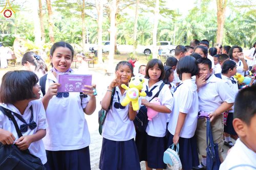 ภาพ No.102589:วันรวมพลังเด็กดี V-Star ผู้นำฟื้นฟูศีลธรรมโลก จังหวัดชุมพร วันที่ 15 ธันวาคม พ.ศ. 2566 ณ ธุดงคสถานชุมพร อ.เมือง จ.ชุมพร