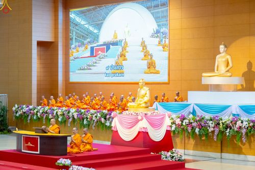 ภาพ No.251229:วันที่ 10 ตุลาคม พ.ศ. 2568 พิธีปฏิบัติธรรม ในวันคล้ายวันเกิด 141 ปี พระมงคลเทพมุนี (สด จนฺทสโร) พระผู้ปราบมาร ณ สภาธรรมกายสากล วัดพระธรรมกาย