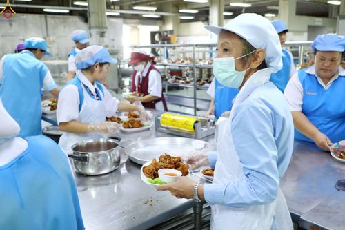 ภาพ No.240053:วันเสาร์ที่ 23 สิงหาคม พ.ศ. 2568 (วันพระ แรม 14 ค่ำ เดือน 9) พิธีบุพเปตพลี ครั้งที่ 169 ร่วมอุทิศบุญแด่หมู่ญาติที่ล่วงลับไปแล้ว และสืบทอดอายุพระพุทธศาสนา ณ หอฉันคุณยายอาจารย์ฯ วัดพระธรรมกาย