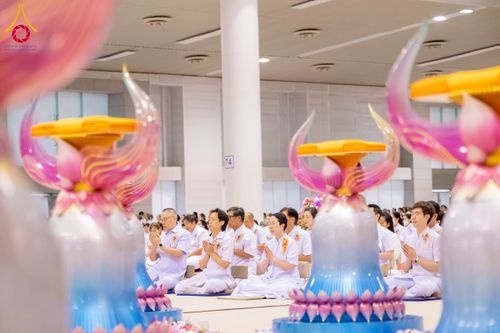 ภาพ No.215683:วันอาทิตย์ต้นเดือนที่ 6 เมษายน พ.ศ. 2568 พิธีทอดผ้าป่าสมทบ เพื่องานถวายมหาสังฆทาน 40,000 กว่าวัดทั่วประเทศ ณ สภาธรรมกายสากล วัดพระธรรมกาย